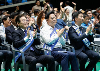 민주 당대표 제주경선 이재명 82% 압승…김두관 15%