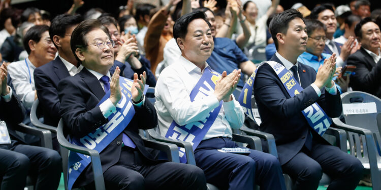 민주 당대표 제주경선 이재명 82% 압승…김두관 15%