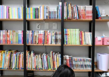 [단독] “초등생도 1분 만에 뚫었어요”… 교실에 게임 판 깔아준 ‘디벗’[안녕, 스마트폰]