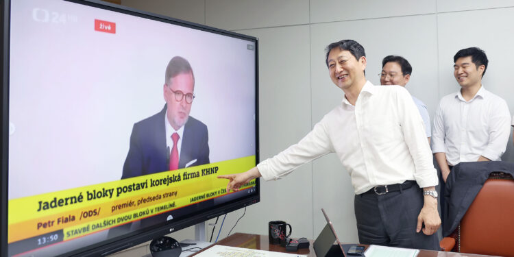 尹대통령, 체코 원전 특사로 성태윤·안덕근 파견