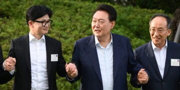 尹, 한동훈 등 국힘 새 지도부와 만찬…삼겹살 먹으며 “화합”