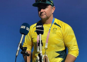 제자 김우민 응원한 호주 수영코치, 자국서 징계 위기