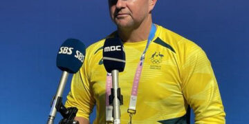 제자 김우민 응원한 호주 수영코치, 자국서 징계 위기