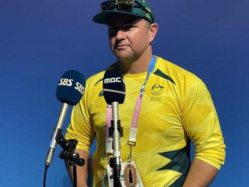 제자 김우민 응원한 호주 수영코치, 자국서 징계 위기