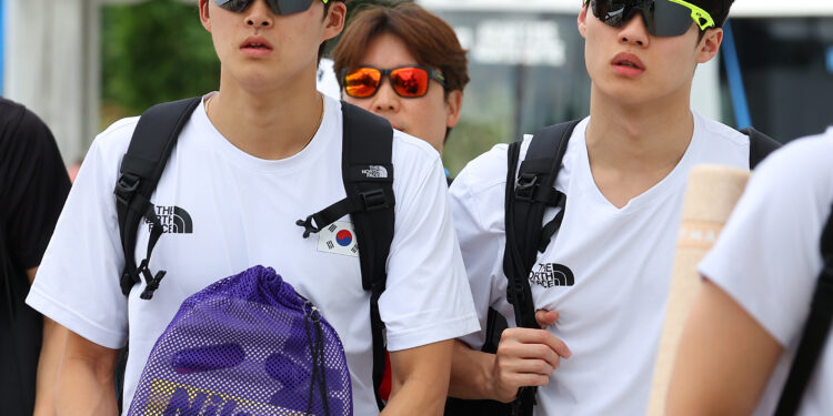 “창문 못열게 테이프로…” 충격 폭로한 황선우 등, 선수촌 나왔다