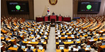 [속보] 필리버스터 종결…방문진법 본회의 통과·EBS법 상정