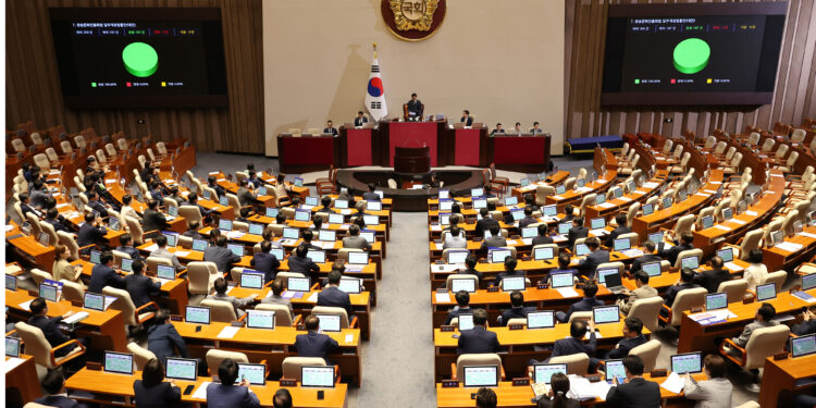 [속보] 필리버스터 종결…방문진법 본회의 통과·EBS법 상정