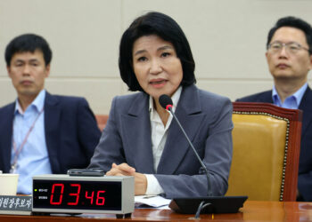 이진숙 청문보고서 채택 보류… 與, ‘뇌 구조 막말’ 최민희 윤리위 제소