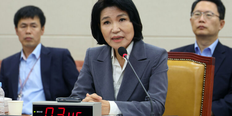 이진숙 청문보고서 채택 보류… 與, ‘뇌 구조 막말’ 최민희 윤리위 제소