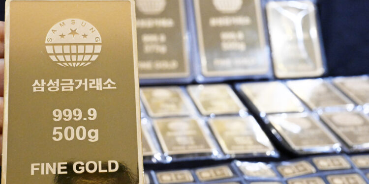 금값 사상 최고 기록…중동위기·금리인하 기대감에 ‘껑충’