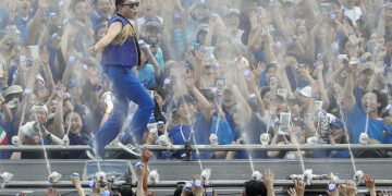 “우리 애만 못 가면 어쩌죠” 치솟은 K팝 티켓값…부모 지갑 ‘탈탈’ 털린다