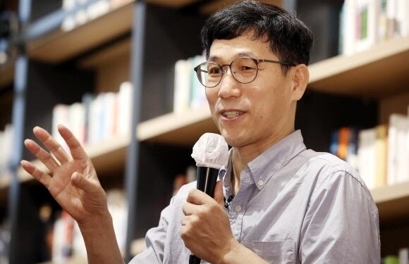 진중권 “김건희 여사도 ‘의대 2000명’ 증원 완강하더라”