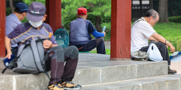 65세 이상 월평균 연금액 65만원…노후 최소생활비 절반 수준
