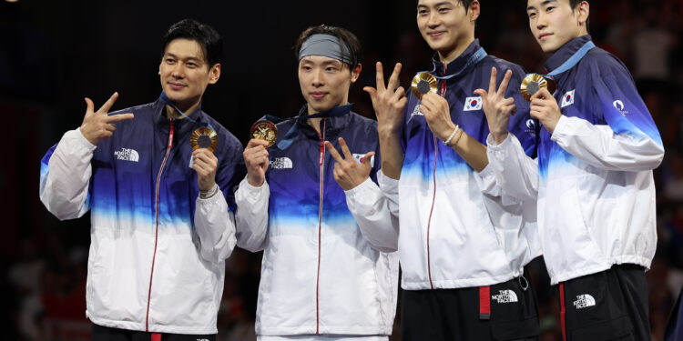 ‘올림픽 3연패’ 남자 사브르, 펜싱 종주국에서 금빛 찌르기…오상욱은 최초 2관왕