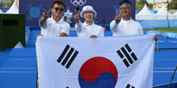 ‘신궁+신궁’ 한국 양궁, 혼성 단체서 3번째 金…전 종목 석권까지 두 발 남아