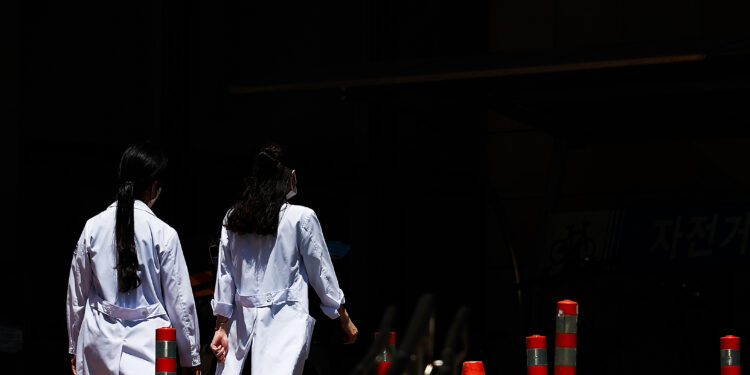 ‘유급 없다’고 해도 복귀 않는 의대생들…수업 출석률 2.7%