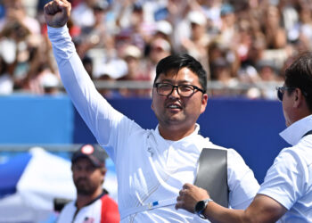 김우진, 개인전 金 쐈다…한국 양궁, 사상 첫 올림픽 5종목 석권