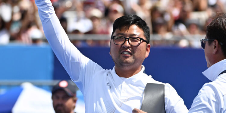 김우진, 개인전 金 쐈다…한국 양궁, 사상 첫 올림픽 5종목 석권