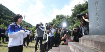 “할아버지, 다음엔 금메달 따서 올게요”