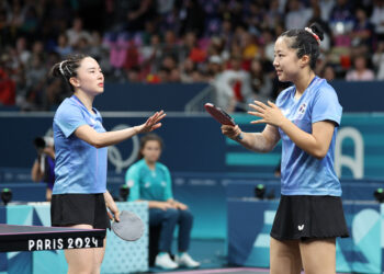 신유빈 투혼에도 높았던 만리장성…한국 여자탁구, 동메달 결정전으로