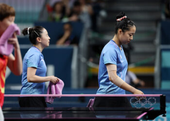 만리장성 앞 세 번째 눈물… 그래도 날아라, 삐약이