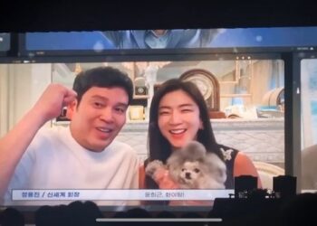 “친구야, 고생 많았다”…정용진 회장, 윤희근 경찰청장 퇴임식 깜짝 등장