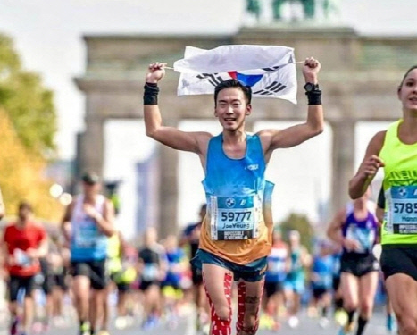 ‘한국 남성 최연소’ 세계 6대 마라톤 완주한 삼성맨