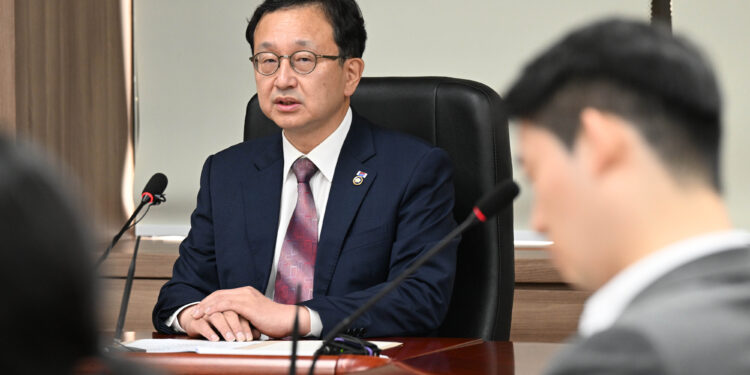 “직원 지켜주지 못해”… 정승윤 권익위 부위원장 사의 표명