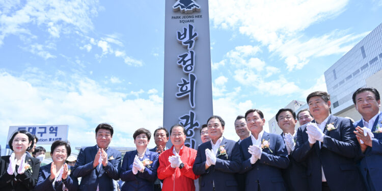 ‘박정희 광장’ 이번엔 영문명 표기 논쟁… 주말 대구 도심서 찬반집회도