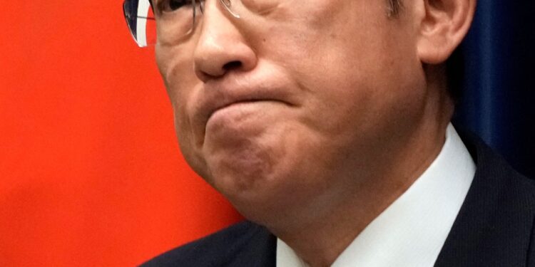 “정치 불신에 책임” 기시다, 새달 퇴진