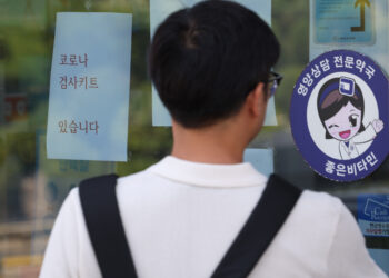 확산하는 코로나19…감염 학생, 증상 사라진 뒤 등교 권고