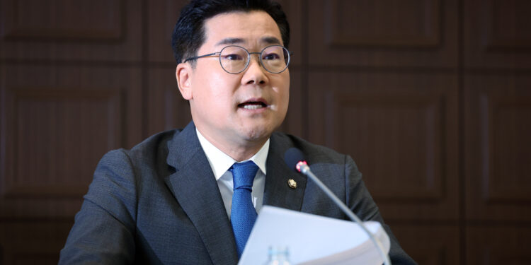 박찬대 “금투세, 보완 후 시행 적절…영수회담, 韓 포함 3자회담도 가능”