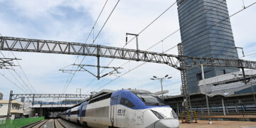 KTX 궤도이탈 사고 복구…19일 오전까지 운행 지연