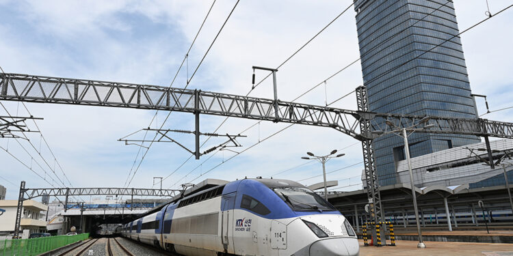 KTX 궤도이탈 사고 복구…19일 오전까지 운행 지연