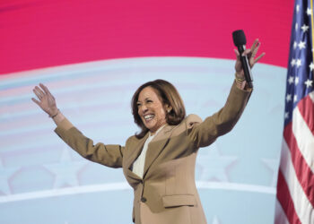 트럼프 “전기차 세액공제 폐지”… 해리스 “법인세율 21→ 28%”