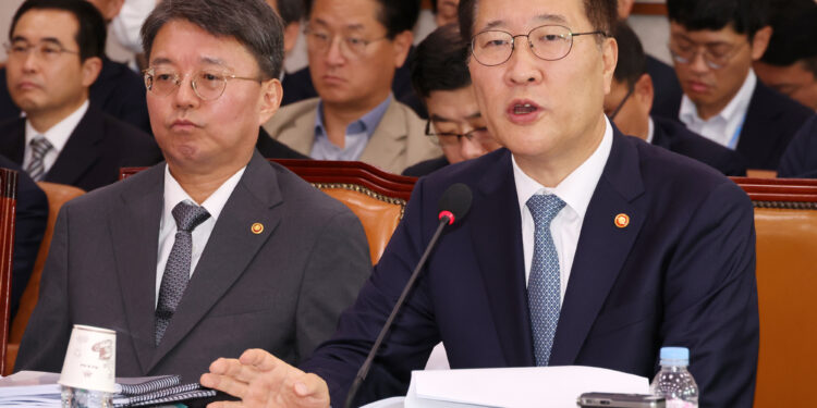 野 ‘명품백 무혐의’ 맹공, 박성재 “제가 법을 만들어야 하나”