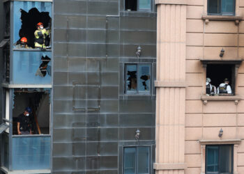 불길 속 ‘침착한 대응’이 생존 갈랐다… 샤워기 맞으며 화염 버텨