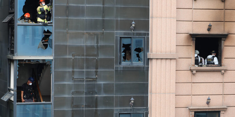 불길 속 ‘침착한 대응’이 생존 갈랐다… 샤워기 맞으며 화염 버텨