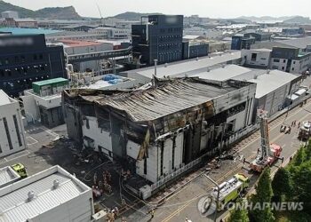 23명 목숨 앗아간 ‘화성 공장 화재’…원인은 한두가지 아닌 ‘총체적 부실’