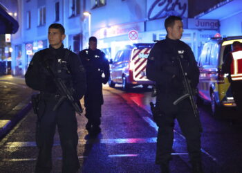 독일 서부 축제 ‘묻지 마’ 흉기 난동에 3명 사망…“범인 도주”