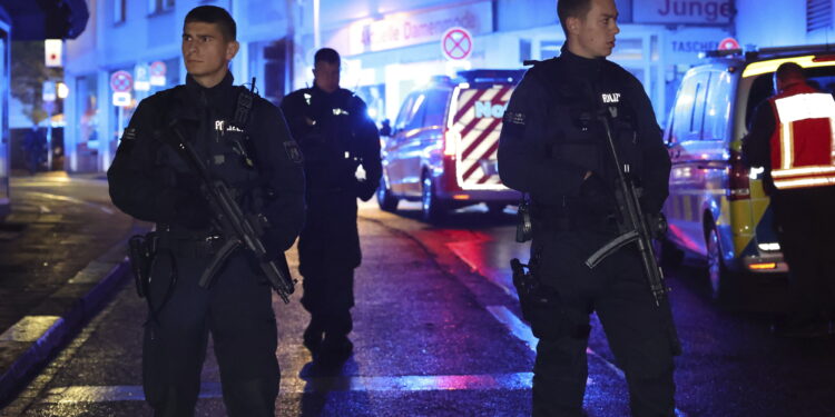 독일 서부 축제 ‘묻지 마’ 흉기 난동에 3명 사망…“범인 도주”