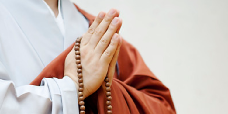 공양주와 8년 연애 중 바람피운 60대 승려, 이별 통보 받자 폭행