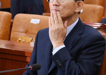 김문수 자질 놓고 충돌… 與 “친노동 대명사” 野 “극우 유튜버”