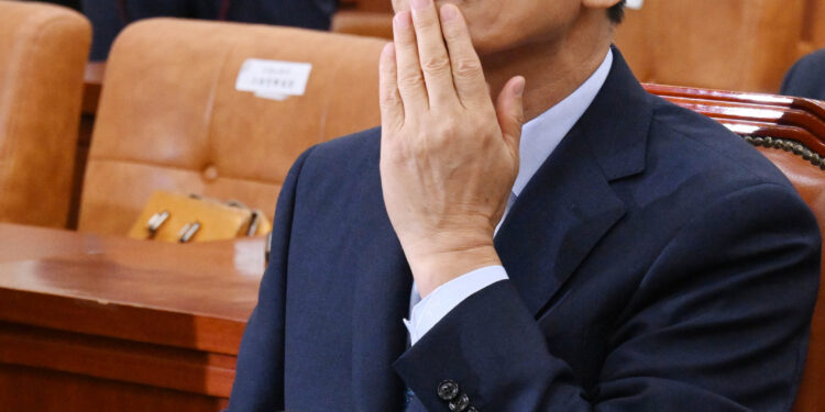 김문수 자질 놓고 충돌… 與 “친노동 대명사” 野 “극우 유튜버”