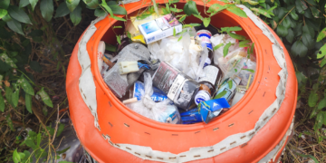 지린내 나는 페트병만 수십통… 갓길에 버려진 양심 ‘연 8000t’