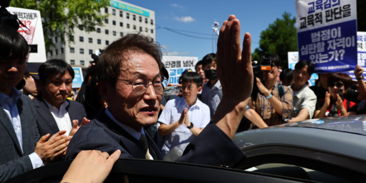 조희연 교육감 “부족한 저 성원해줘 감사…결정엔 후회 없어” 고별인사