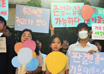 ‘한국 툰베리들’ 손 들어준 헌재… “정부 탄소 감축 목표 부족”