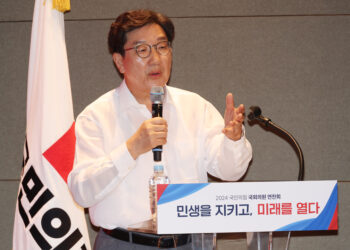 親尹 권성동 “말 툭툭 던지면 안 돼”…한동훈 “내가 당 대표”