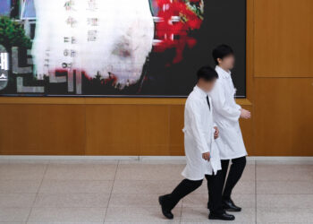 의사 수련에 4000억원 투입…‘진료면허’ 도입 위한 인턴제 개편 시동[의료개혁]