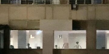 “알몸으로 돌아다니는 남성들 충격”…산책로서 훤히 보이는 리조트 남탕